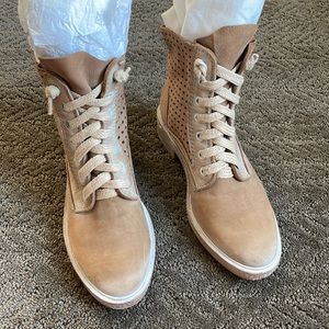 Suede white-tan ombré ankle boots Size-7